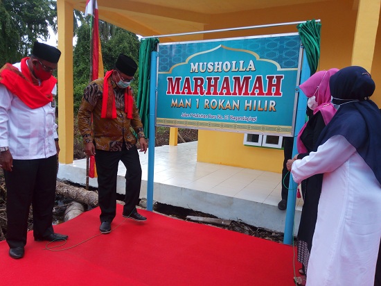 Bupati Resmikan Musholla Marhamah MAN I Rohil 